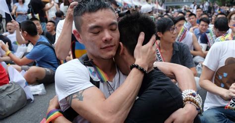 taiwan becomes the first asian country to legalise same