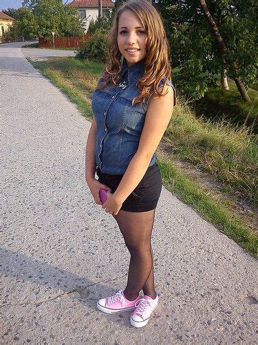 teens in pantyhose nylons and shorts sneakers et collant