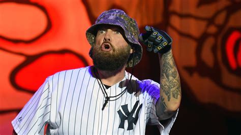 Fred Durst Limp Bizkit Vocalist Shows Off New Look Check It Out Wtrf
