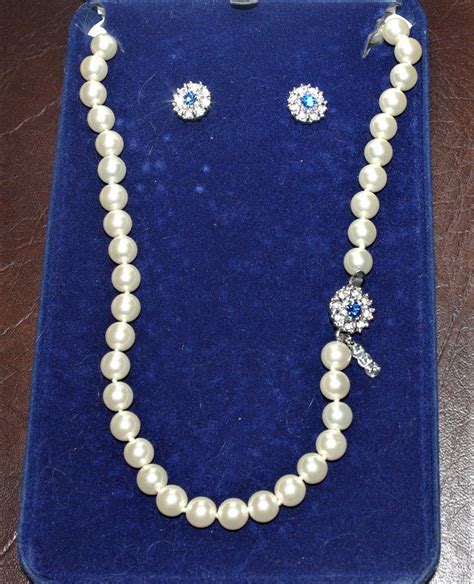 jackie kennedy pearl set single strand necklace  earrings chanel design