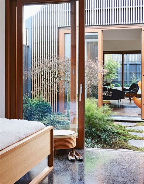 internal courtyards  invite  outdoors  melbourne house