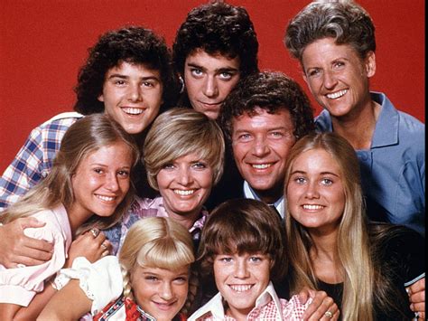 cast of brady bunch front row susan olsen mike lookinland middle row eve plumb florence