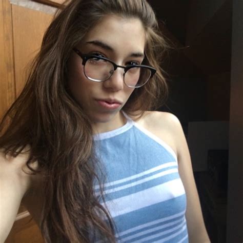 girls in glasses on tumblr