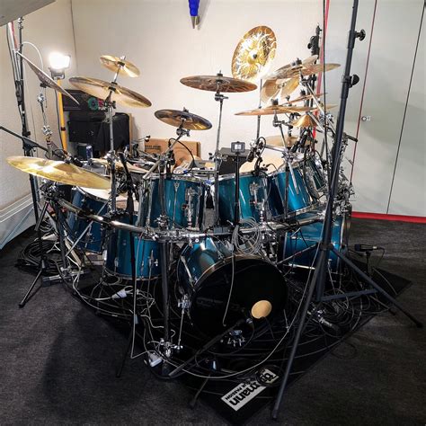 wanted  big drum kit   slightly    hand