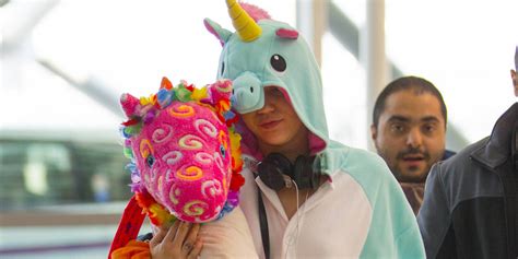 miley cyrus wears a unicorn onesie to catch a plane