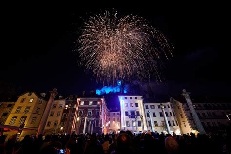 pictures from 2020 new year s eve celebrations across the world nbc10