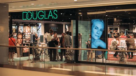 douglas opent eerste belgische winkel retaildetail