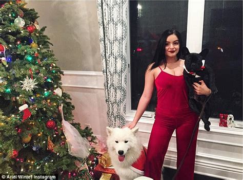 cute in crimson ariel winter dons cosy red matching sweaters with her sister and nieces then