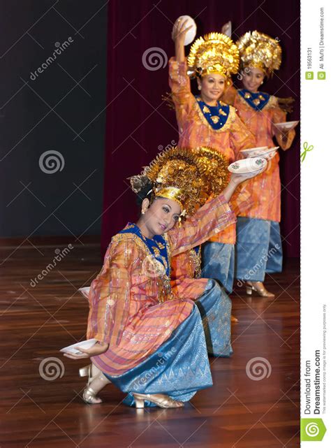 minangkabau traditional dance editorial photo image 19563131