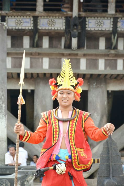 Baju Adat Biak Numfor, mengenal baju adat nias suamtera budayanesia