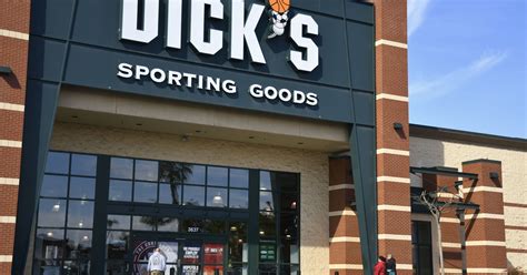 Dick S Sporting Goods Will Stop Selling Guns At 125 Stores