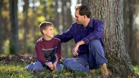 father teaches son to say sorry without mistake