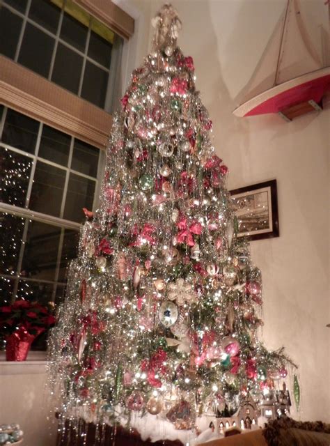 knickerbocker style design   fashioned christmas tree
