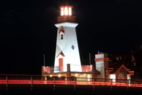 port credit lighthouse   memorial park  bus flickr