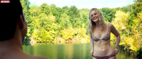 naked elle fanning in all the bright places