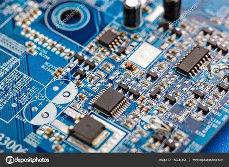 circuitos electronicos en la placa base foto de stock  karphoto