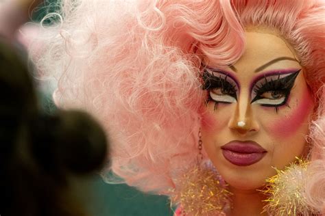 Drag Artists In U S Face Armed Protesters And Legal Attacks As