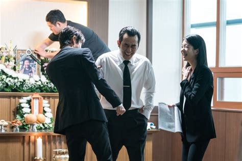 “lawless Lawyer” Cast Can’t Stop Laughing In Adorable New Behind The