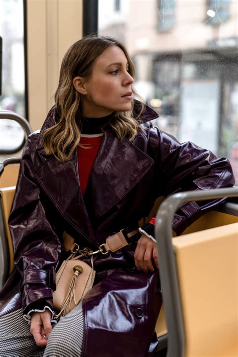 Milan Fashion Week Asos Vinyl Trenchcoat And Chloé Micro Bag Modestil