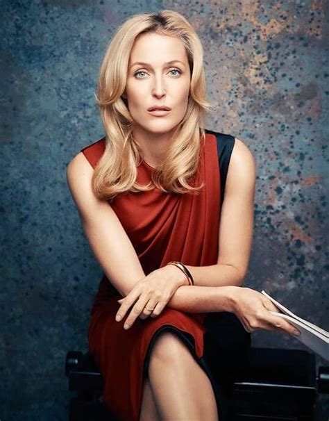 Gillian Anderson Hot Pictures And Fashion Style 49 Photos