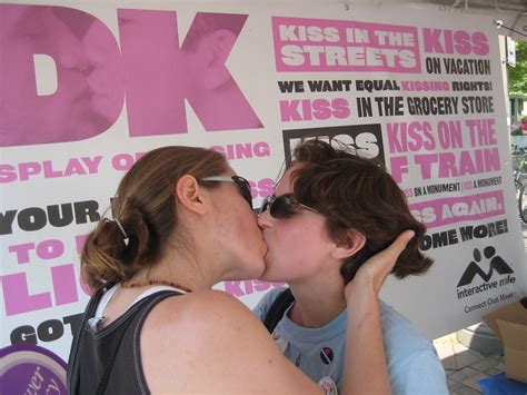 public lesbian kissing hot girl hd wallpaper