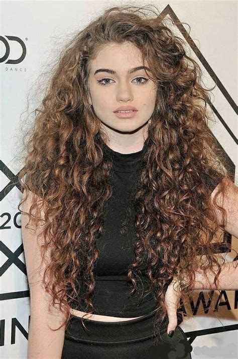 35 mesmerizing curly hairstyles for women haircuts and hairstyles 2021