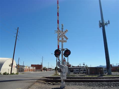 model  railroad crossing signal trains  locomotives wiki