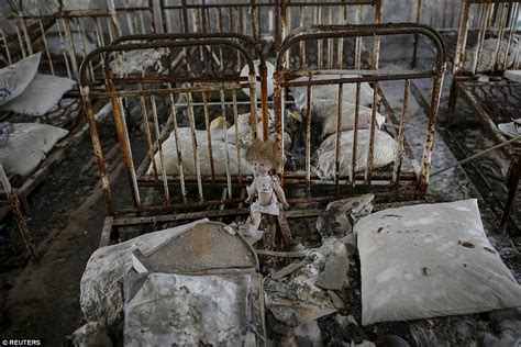 eerie pictures show abandoned soviet town 30 years after chernobyl