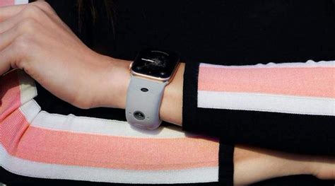 This Third Party Band Will Enable Your Apple Watch To Take Photos