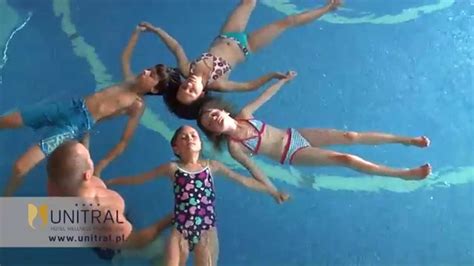 dzieci na basenie w hotelu wellness and spa unitral nauka pływania