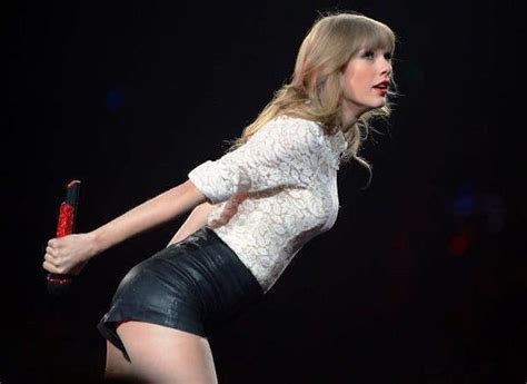 40 Pictures Of Taylor Swift That Will Make You Fall In