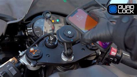 quad lock  offers wireless charging  handlebar smart phone mounts
