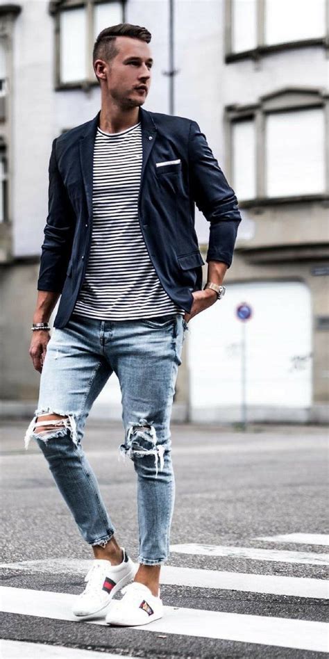 How To Wear Ripped Jeans Like A Street Style Star Moda Ropa Hombre