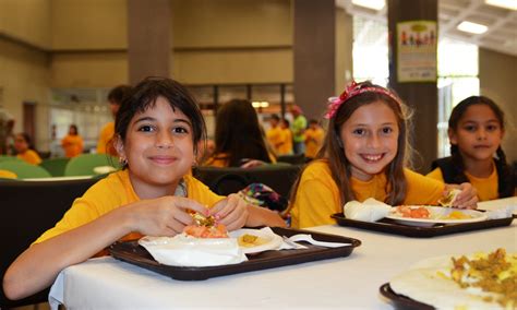 filesummer kids eat lunch flickr usdagovjpg wikimedia commons