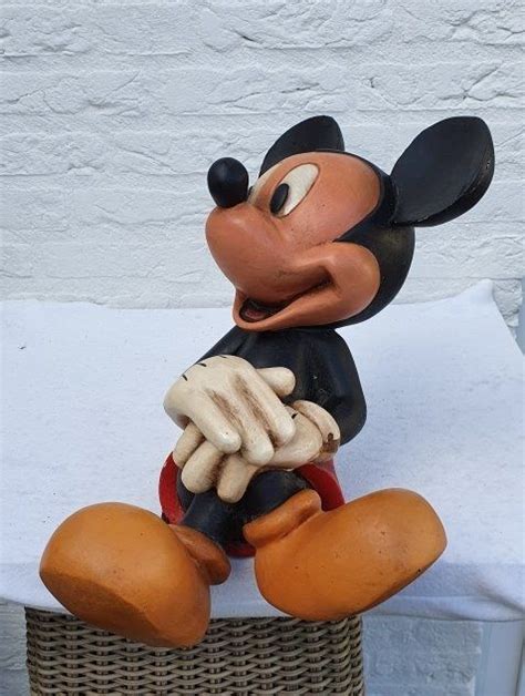 disney beeld mickey mouse zittend catawiki