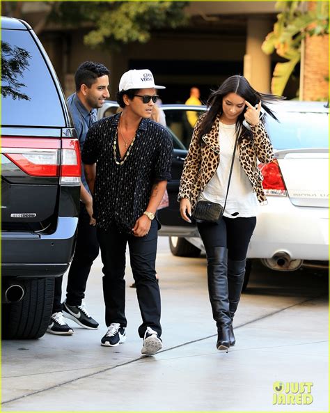 Bruno Mars And Girlfriend Jessica Caban Catch Adele In