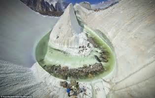 photographer captures pictures of pakistani glacier in the karakoram region daily mail online