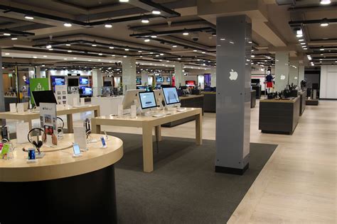 retail design shop design electrical store interior   left   image   apple