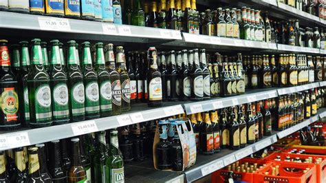 aldi sued testet den verkauf von bier und wasser  mehrwegflaschen das steckt dahinter sternde