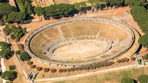 amfitheater van pompeii  pompei italie bezoeken nu  boeken