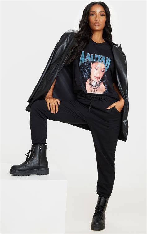 black aaliyah printed t shirt tops prettylittlething aus