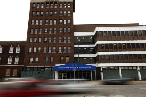 chicago area hospitals shine  governments  patient star ratings chicago tribune