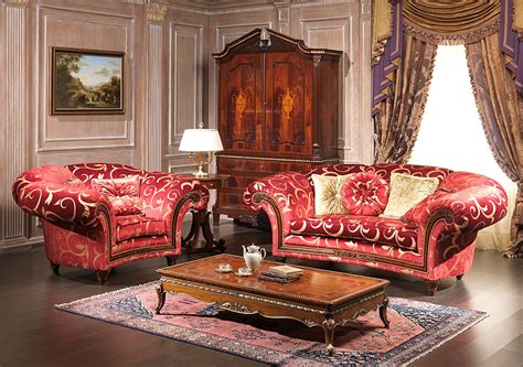 Se l'applique si collega con cavo e spina, non hai bisogno di un tecnico esperto; Salotto classico Palace con tavolo | Vimercati Meda