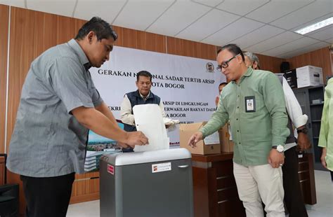 sekretariat dprd kota bogor musnahkan ribuan arsip