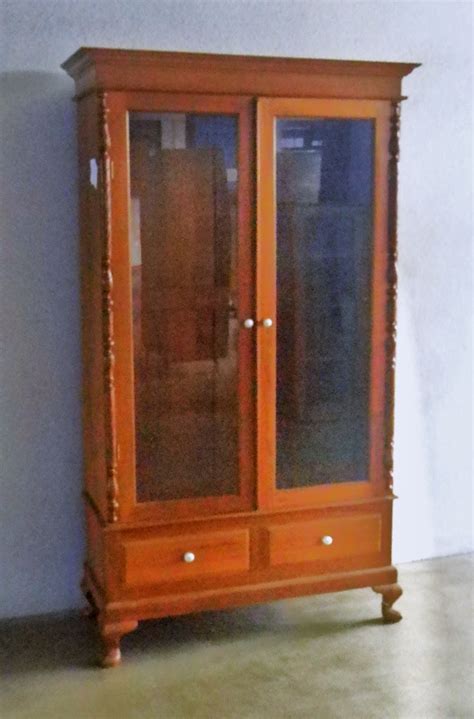 vintage showcases  display cabinets ashley furniture