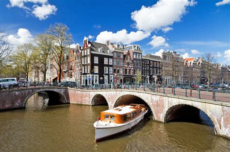 ways  cruise  canals  amsterdam explore amsterdam   citys famous