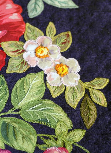 flower applique quilt detail  beautiful applique quilt