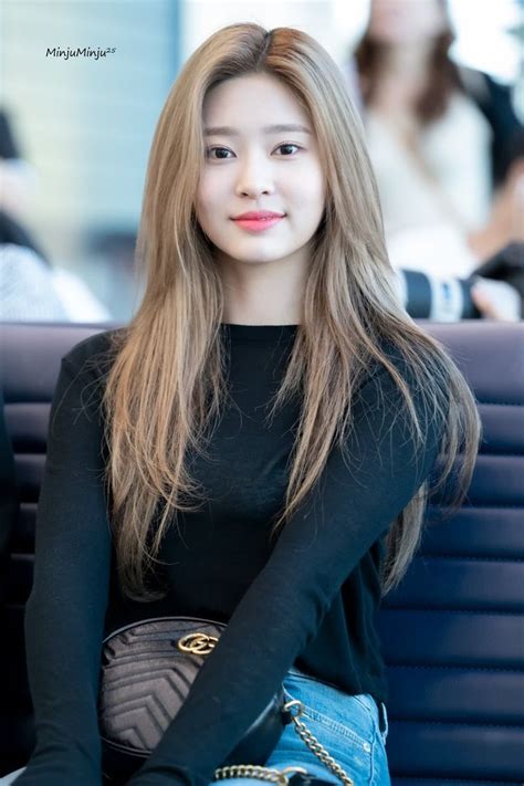 Kim Minju Pics On Twitter Beauty Ulzzang Girl Long Hair Styles
