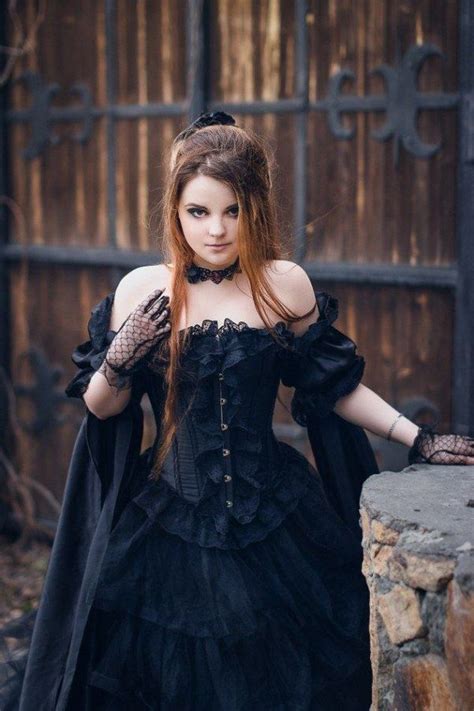 25 famous female goths references gothic clothes