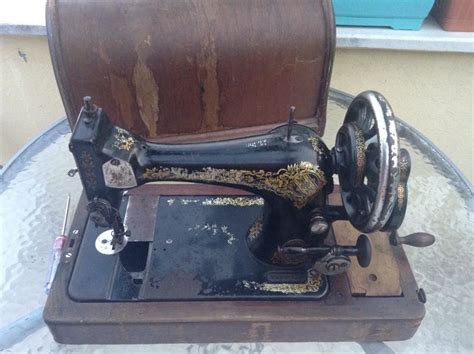 Can Anyone Tell Me The Year And Model This Old Singer Sewing Machine